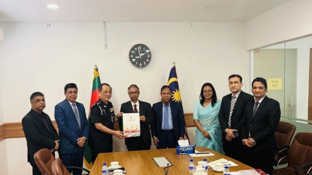 প্রবাসীদের স্বার্থ সুরক্ষায় মালয়েশিয়ায় বৈঠক