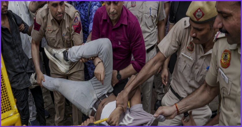 দিল্লিতে বিক্ষোভকারীদের সঙ্গে সংঘর্ষে ১১৮ পুলিশ আহত, গ্রেপ্তার ৭০