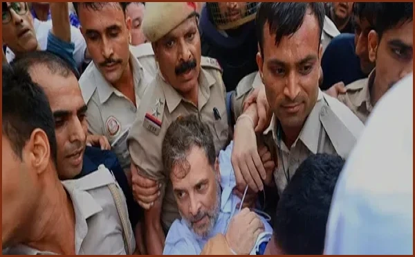 মোদি বাসভবনের সামনে থেকে রাহুল-প্রিয়াঙ্কাকে সরিয়ে দিল পুলিশ