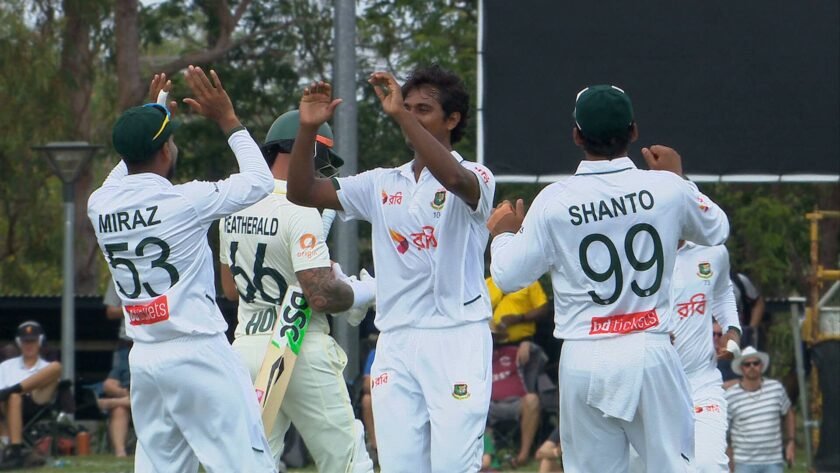 অস্ট্রেলিয়াকে চাপে ফেলে স্বপ্নময় দিন পার করল বাংলাদেশ
