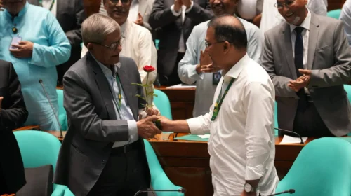নবনির্বাচিত রাষ্ট্রপতি মির্জা ফখরুলকে লাল গোলাপ শুভেচ্ছা জানালেন প্রধানমন্ত্রী