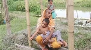 ঘরভাড়ার ৫০০ টাকা জোগাতে মাথার চুল বিক্রি করলেন মা