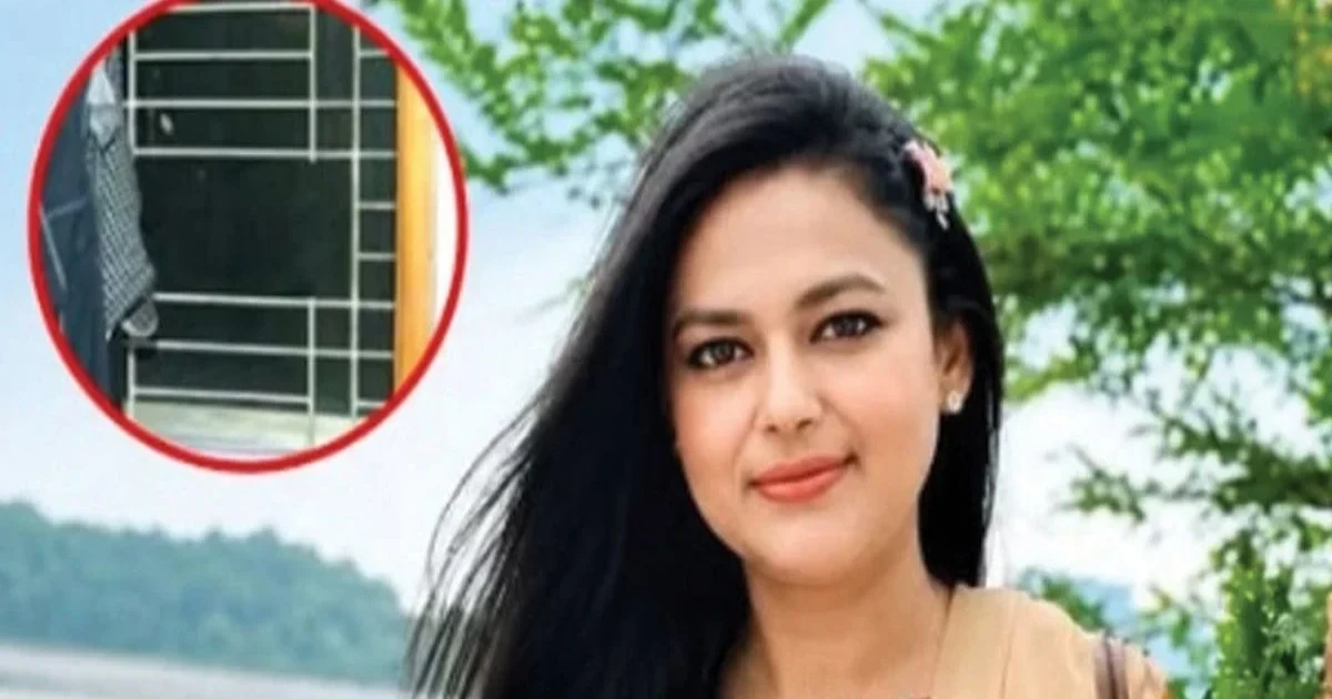 দক্ষিণখানে চিকিৎসক হত্যা: জুতার ছাপের সূত্র ধরে স্বামী গ্রেপ্তার