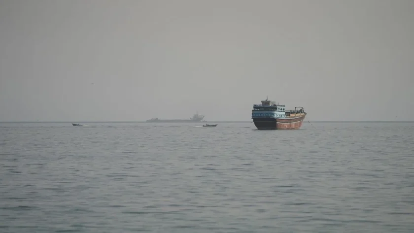 লোহিত সাগরে প্রজেক্টাইলের আঘাতে ডুবে যাওয়া ভারতীয় জাহাজ উদ্ধার