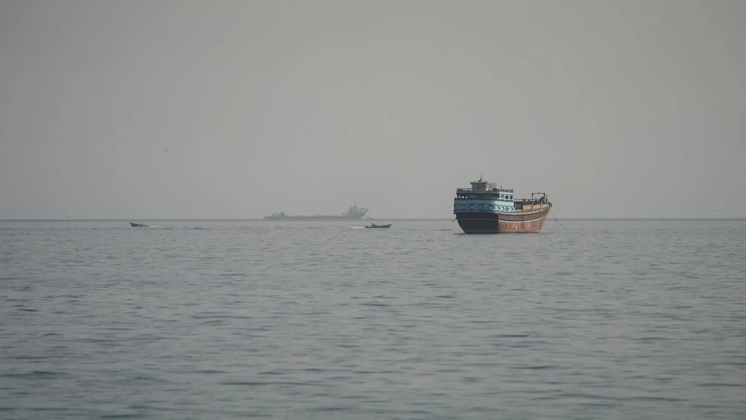 লোহিত সাগরে প্রজেক্টাইলের আঘাতে ডুবে যাওয়া ভারতীয় জাহাজ উদ্ধার