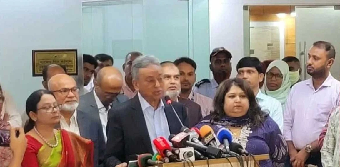 বীমা খাতে লুটপাটের দায়ভার: গ্রাহকের পাওনা পরিশোধে কঠোর অর্থমন্ত্রী