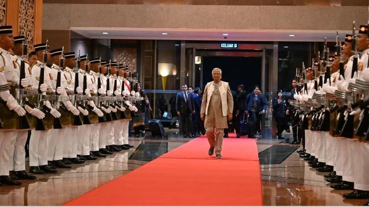 মালয়েশিয়ায় ড. মুহাম্মদ ইউনূসের তিন দিনের সরকারি সফর শুরু, পেলেন লাল গালিচা সংবর্ধনা