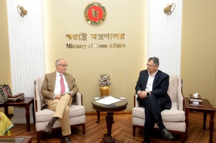 সাংবাদিকদের নিরাপত্তায় গুরুত্ব দিচ্ছে সরকার: স্বরাষ্ট্রমন্ত্রী