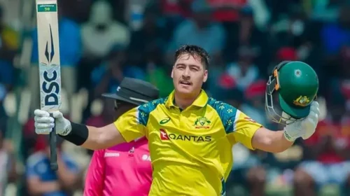 রেনশর অভিষেক সেঞ্চুরি ও এলিসের ‘ফাইফারে’ অসিদের শুভসূচনা