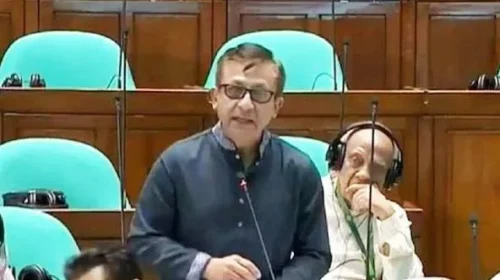 তিন বছরে ৪ শতাধিক গার্মেন্টস কারখানা বন্ধ: সংসদে বাণিজ্যমন্ত্রী