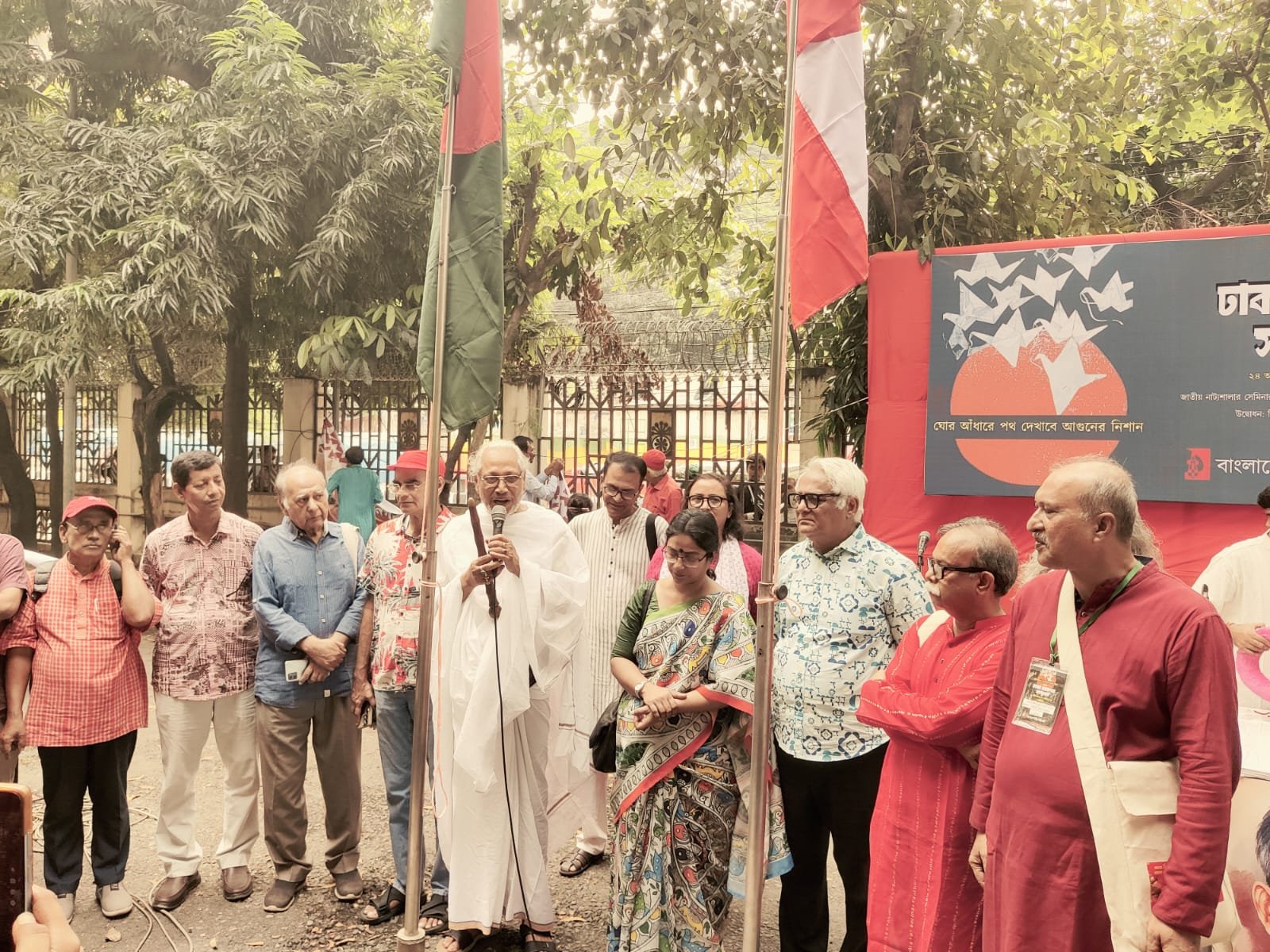 ঘোর আধারে পথ দেখাবে আগুনের নিশান’: উদীচী ঢাকা মহানগরের সভাপতি ইকবালুল, সম্পাদক রুমি