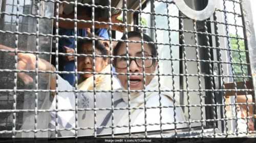 দিল্লিতে প্রিজ়ন ভ্যানে ২ ঘণ্টা ঘোরানোর অভিযোগ মমতার!