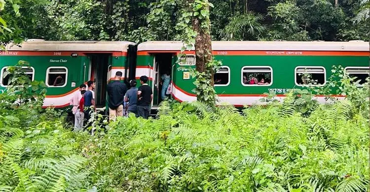 হুক ছিঁড়ে ৬ বগি লাউয়াছড়ায় রেখে শ্রীমঙ্গল চলে গেল ট্রেন!